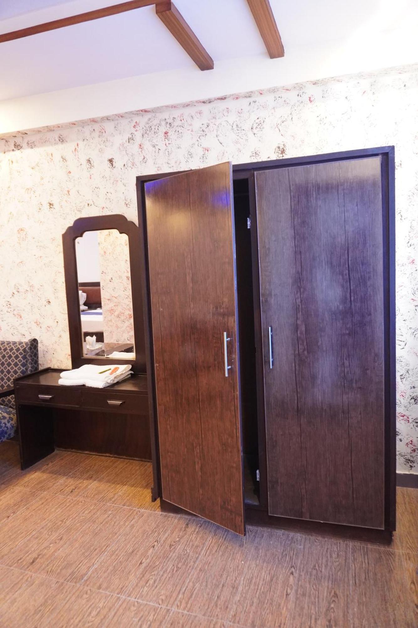 National Hotel ラホール エクステリア 写真